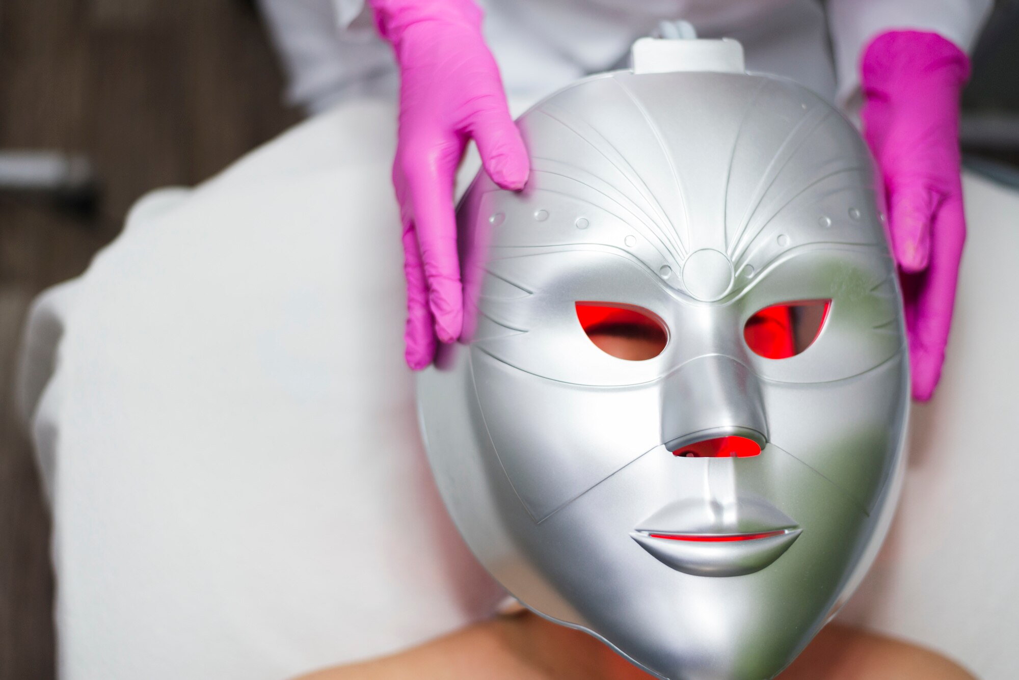Red light therapy mask for energising morning routine
